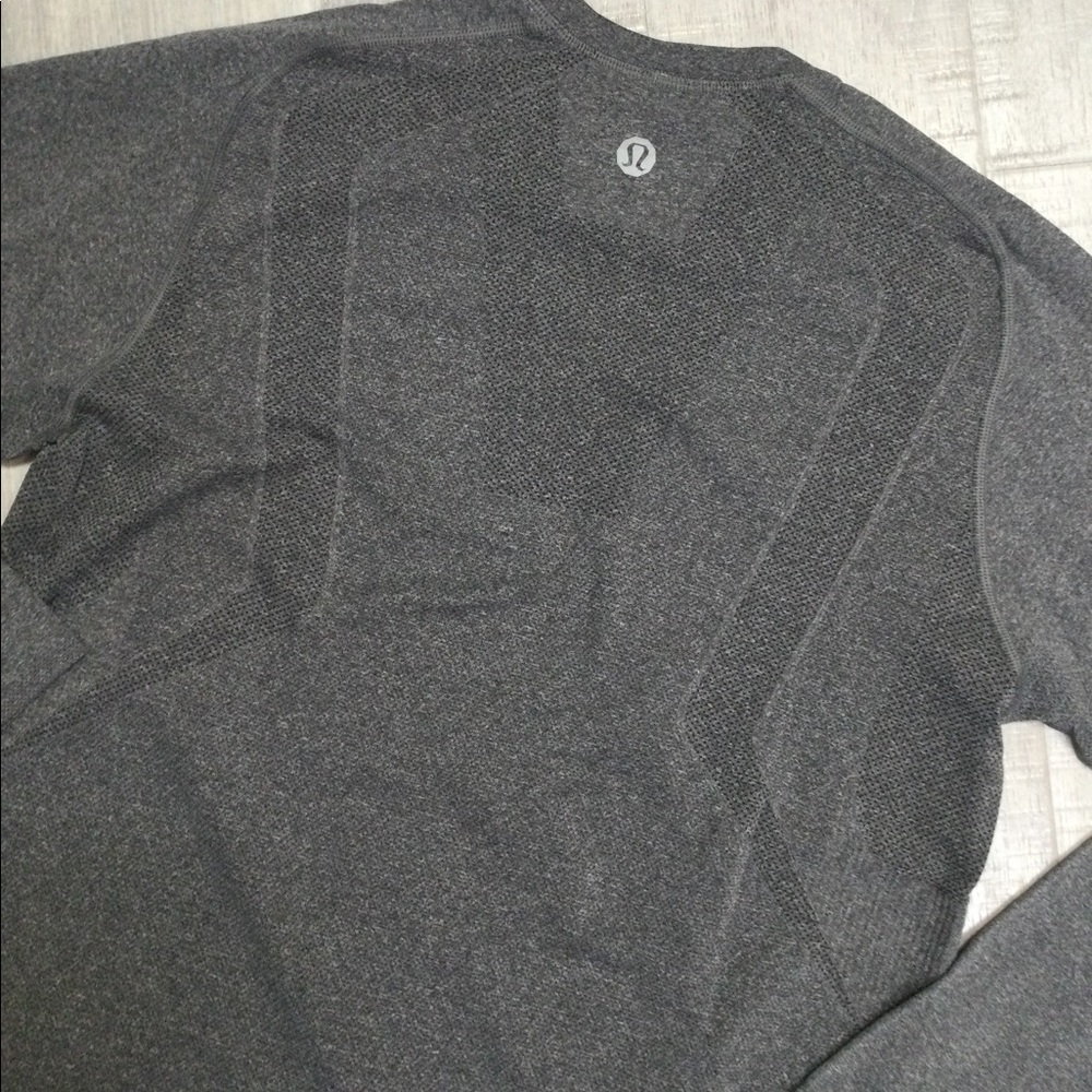 Men’s Lulu Lemon Long Sleeve Camo SizeL